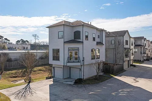 835 Garden Oaks Trce Photo 1