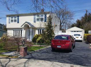 169 Old Farm Rd, Levittown, NY 11756