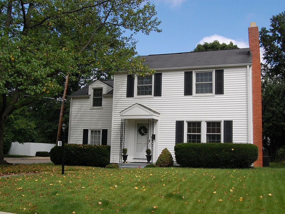 Welcome home to 256 Longview Ave.