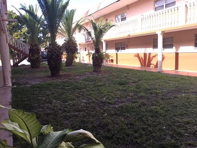 2 bed, 875 sqft, $1,895 — Photo 2
