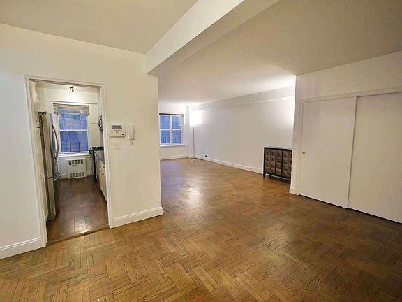5th image of 110 E End Ave #8AL