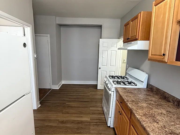 341 Peck St #B — Photo 4