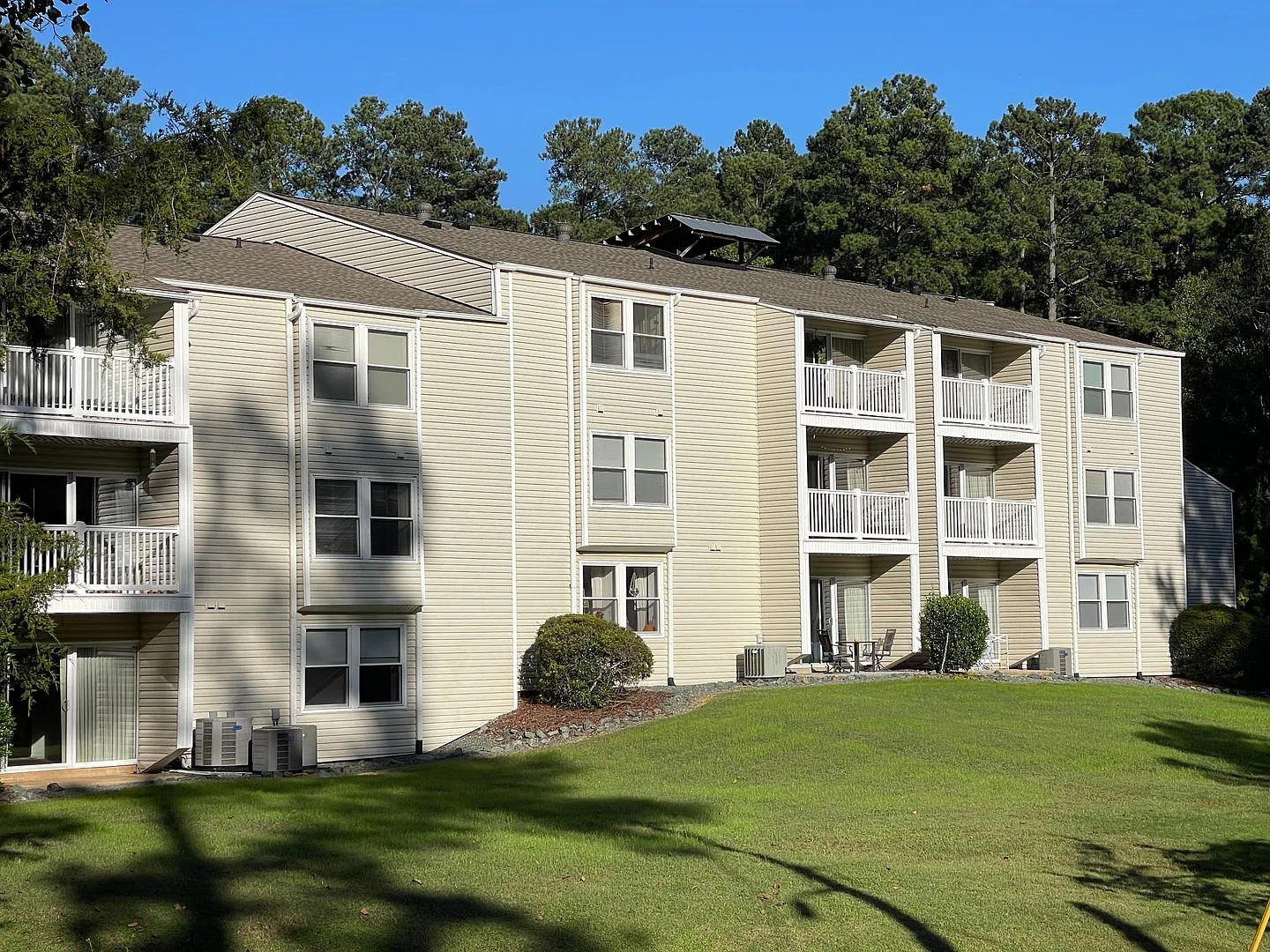 2-Bedroom, 1-Bathroom Apartment in Chapel Hill $1,250/Month — Photo 2