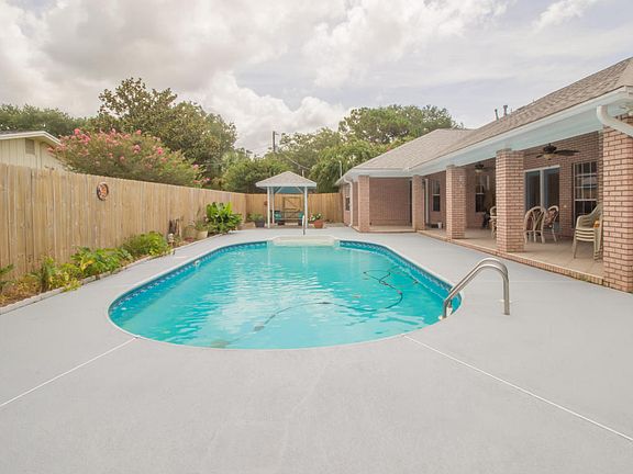 3rd image of 1336 Blueberry Ln