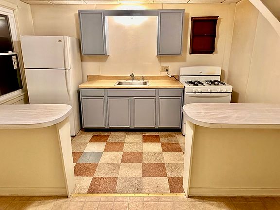 862 Iron Ridge Rd - Kitchen