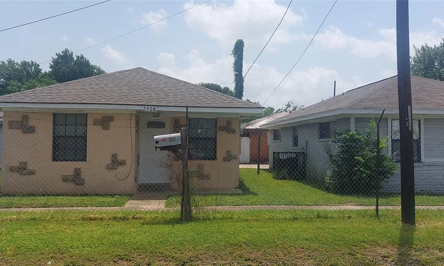 2 bed, 1.0 bath, 690 sqft, $1,000 — Photo 1