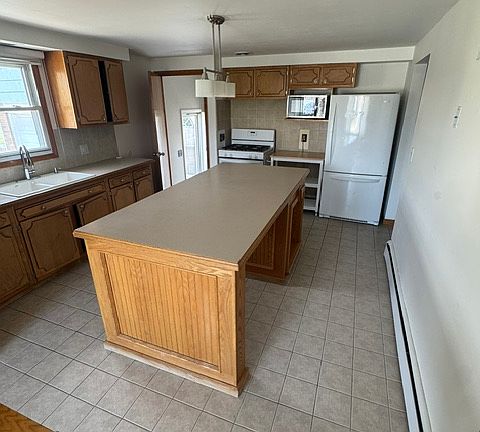 5th image of 30 Lloyd Dr #1
