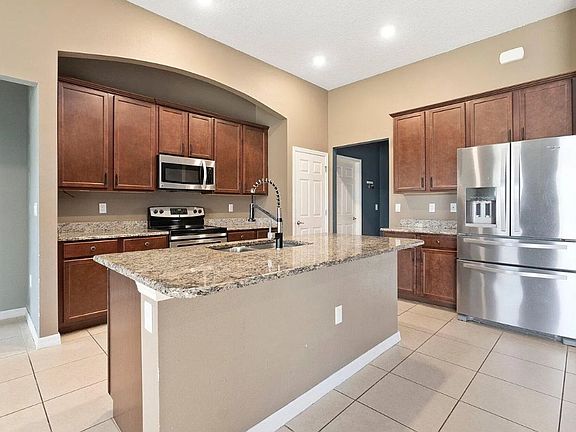 5th image of 6725 NW Pinson Ct