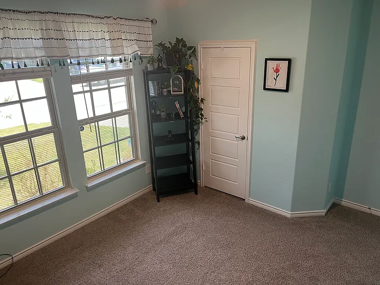 620 Carters Grove Dr — Photo 9