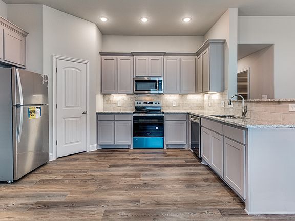 2nd image of 2810 Clover Dr