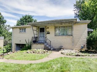 8 Windsor Pl, Bethel Park, PA 15102