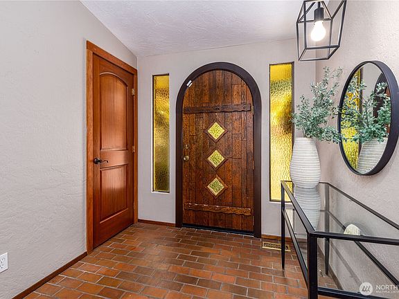 5th image of 881 E Ballantrae Drive
