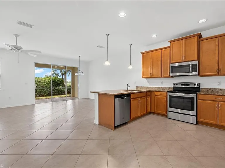 10818 Alvara Way — Photo 7