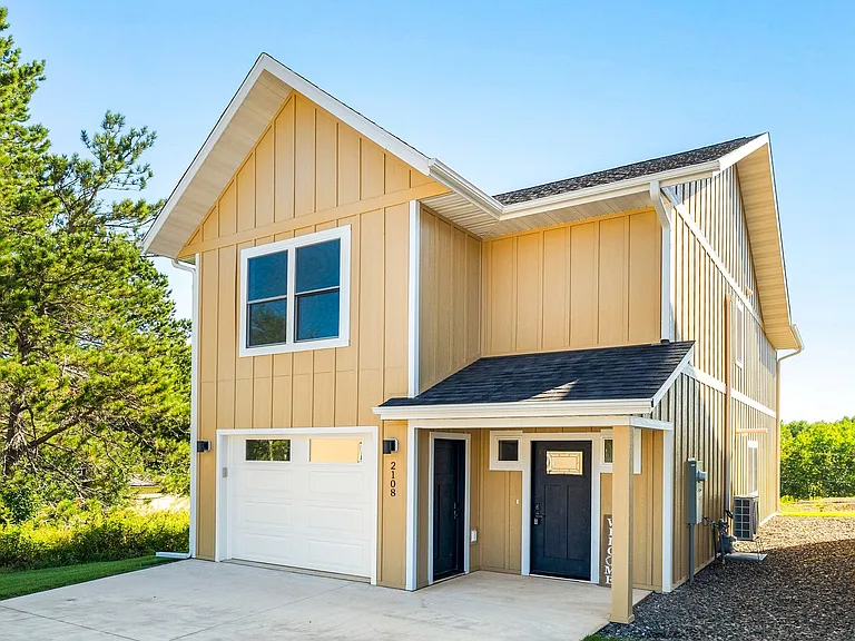 2108 Cottage Hill Cir — Photo 2