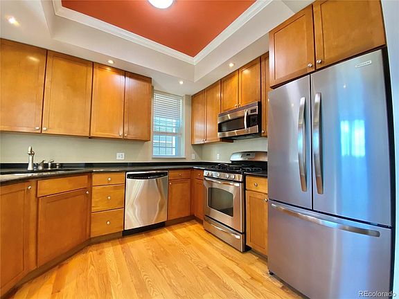 3rd image of 1049 N Corona St