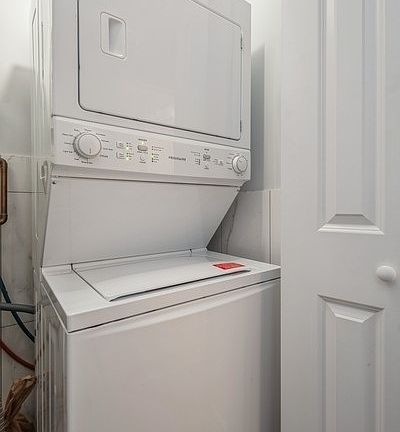 5th image of 1424 E 53rd St Suite 201