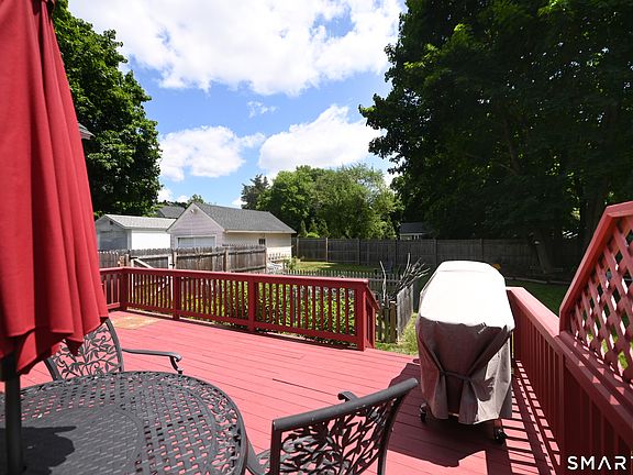 4th image of 26 Laurel Avenue