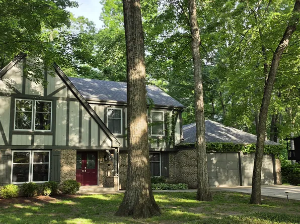 76 Lincolnshire Dr, Lincolnshire, IL 60069