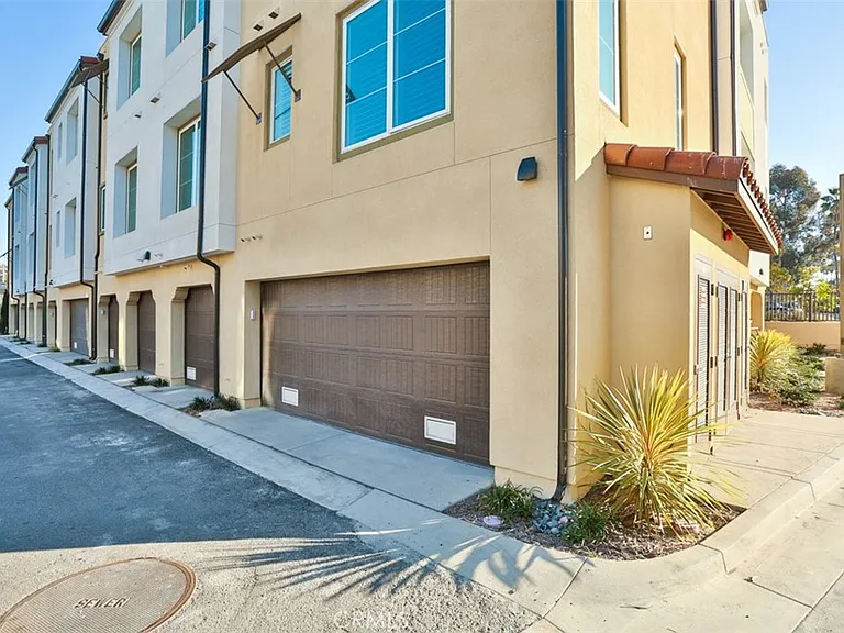 1529 Doheny Way — Photo 42