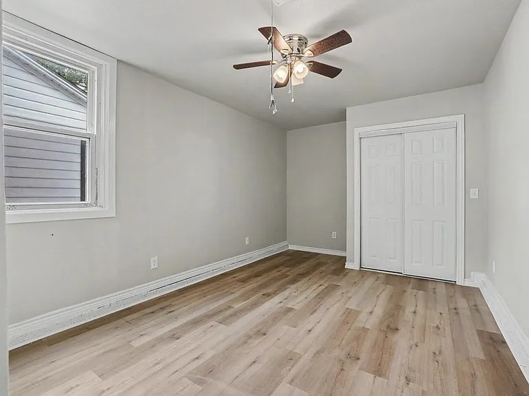 1112 N Lockhart St — Photo 22