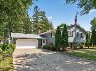 1858 Merrill St, Roseville, MN 55113