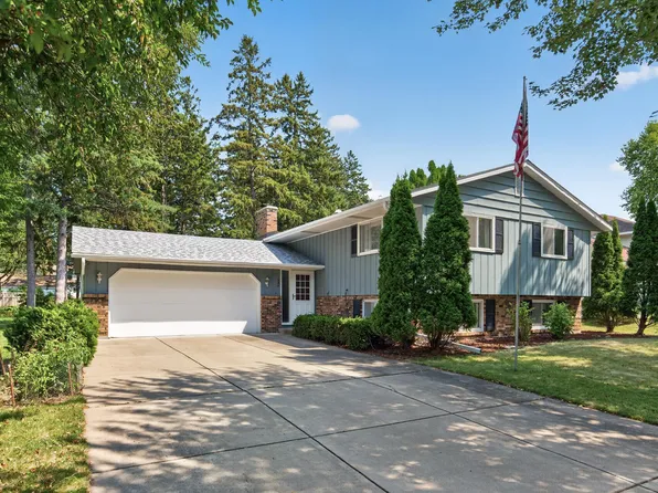 1858 Merrill St, Roseville, MN 55113
