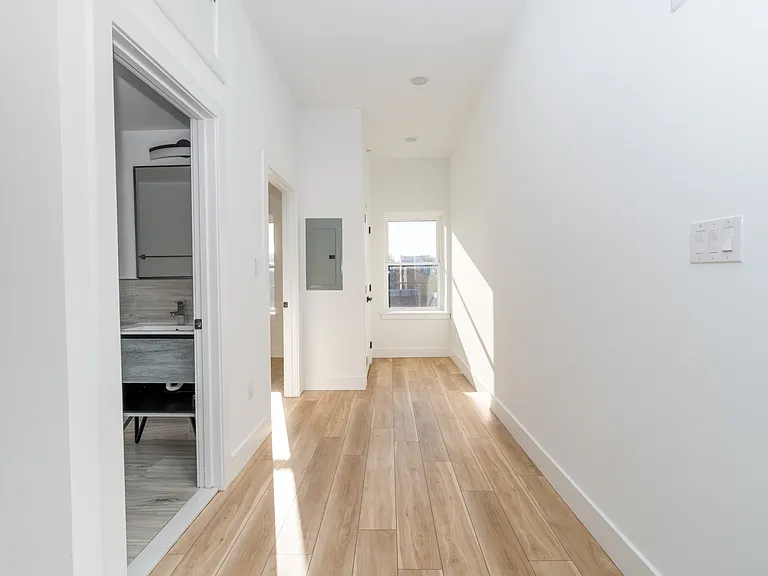 2700 E Auburn St #G204 — Photo 7