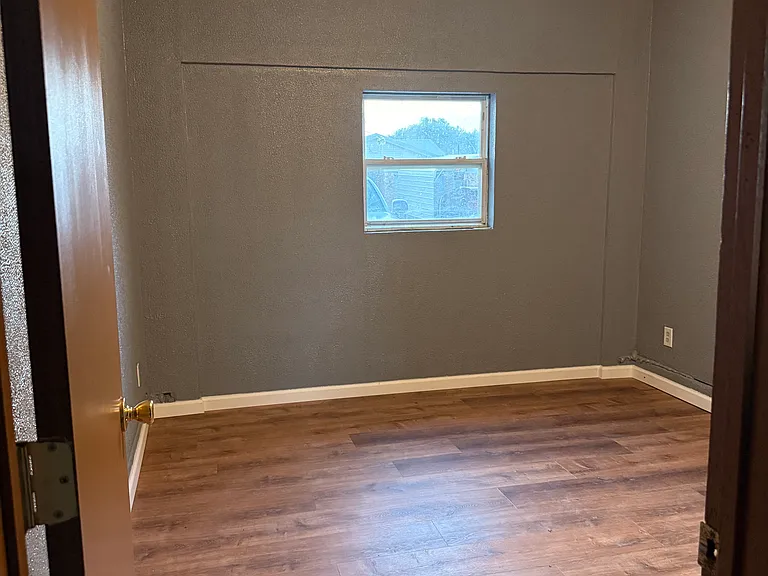 1431 Maple Ave — Photo 12