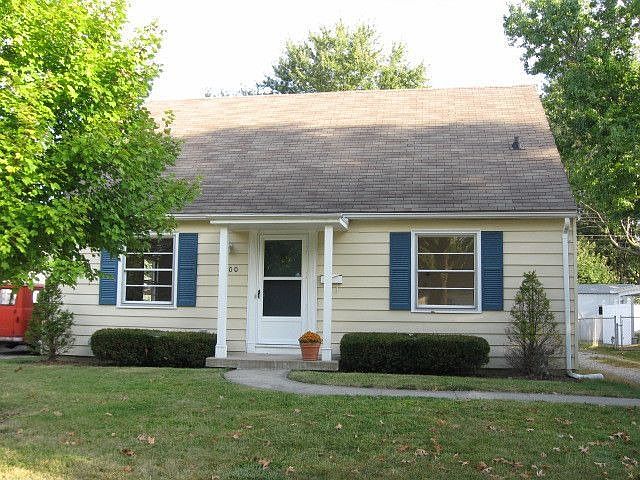 4 br/2 bath Cape Cod in great location . Close to Glendale and Broad Ripple