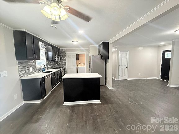 4th image of 409 Redding St