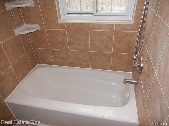 5th image of 566 E Fox Hills Dr #24