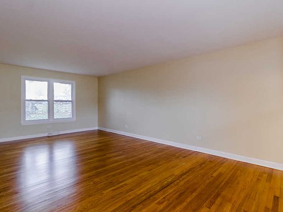 3rd image of 4119 Oakwood Ln