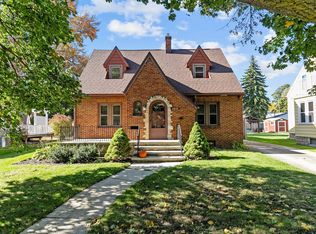 1613 N Division St, Appleton, WI 54911