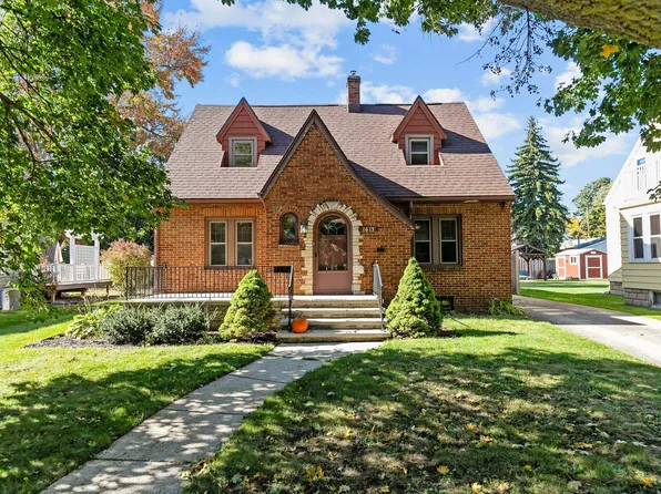 1613 N Division St, Appleton, WI 54911