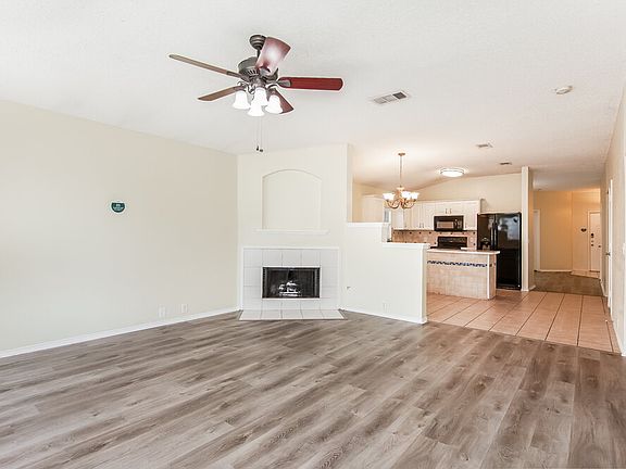 3rd image of 1101 Wintercreek Dr