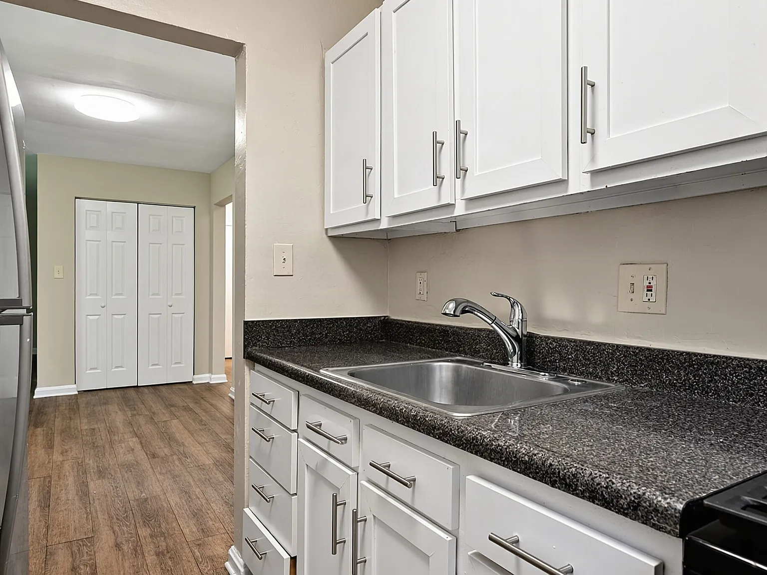 3 bed, $2,000 — Photo 3