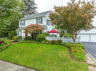 25501 Iowa Rd, Great Neck, NY 11020