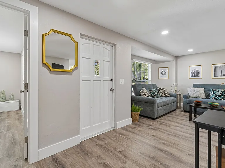 4906 W Cleveland St — Photo 5
