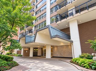 201 E Chestnut St APT 23A, Chicago, IL 60611