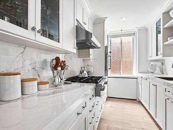 3rd image of 220 E 65th St APT 11H