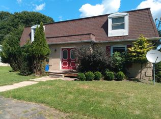 11 Pine Dr, Shavertown, PA 18708