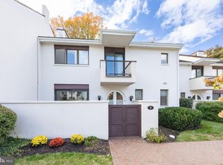 9 Avignon #9, Devon, PA 19333