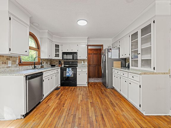 2nd image of 325 Laws Rd