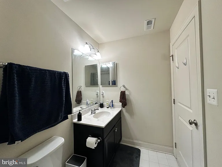 22611 Windsor Locks Sq — Photo 47