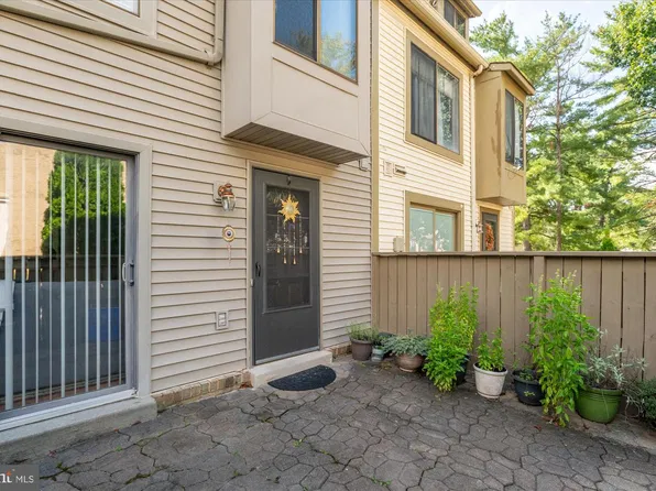 9212 Chadburn Pl, Montgomery Village, MD 20886