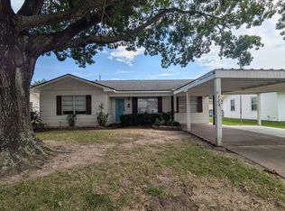 720 S 6th St, Nederland, TX 77627
