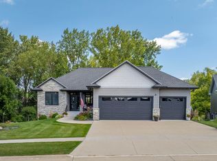 612 Melendy Ln, Cedar Falls, IA 50613