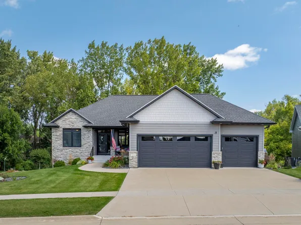 612 Melendy Ln, Cedar Falls, IA 50613