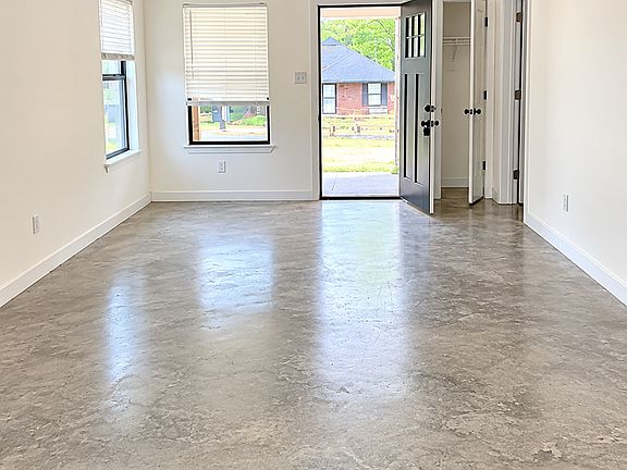 3rd image of 736 King Ave