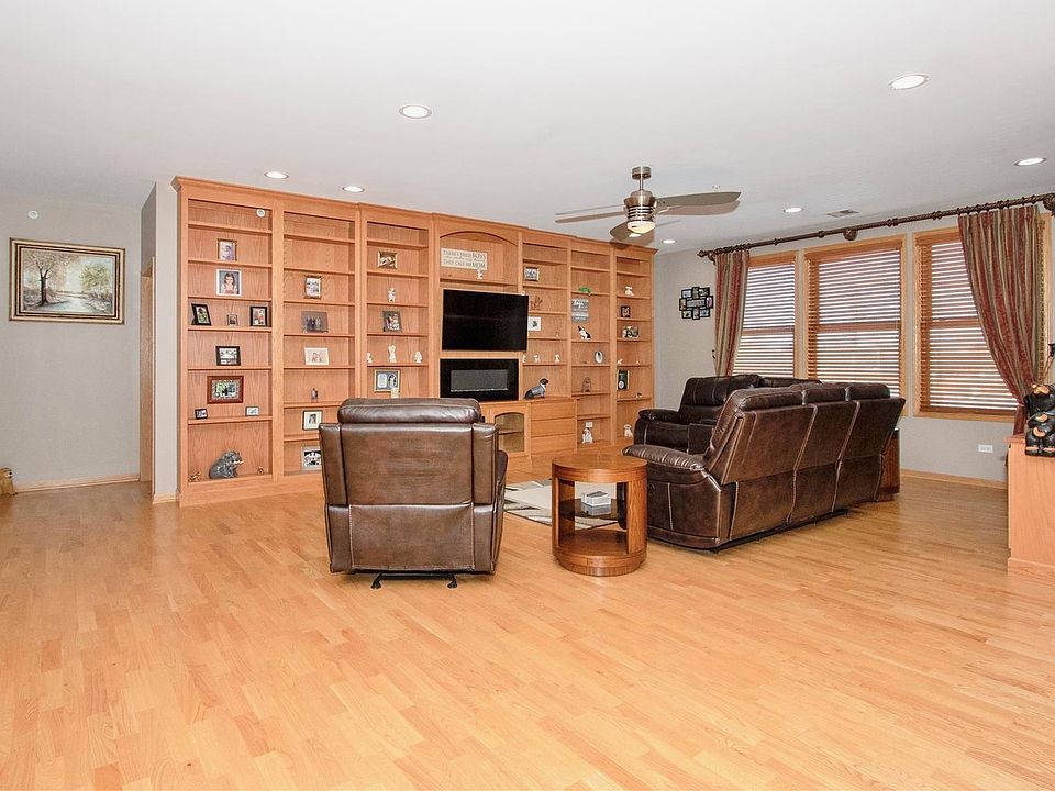 271275 E Railroad Avenue Apartments Bartlett, IL Zillow